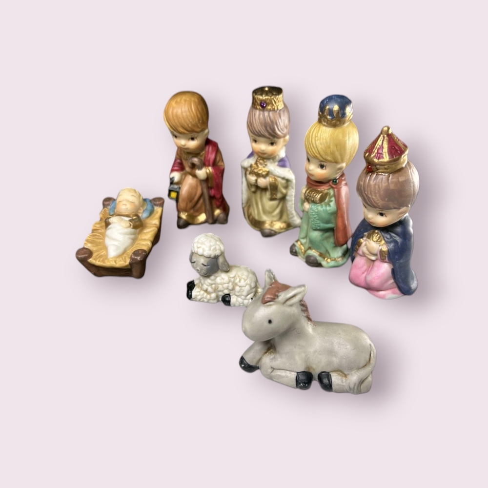 SOLD. 13pc Holiday Gatherings Porcelain Nativity Manger Scene - Picture 3 of 7